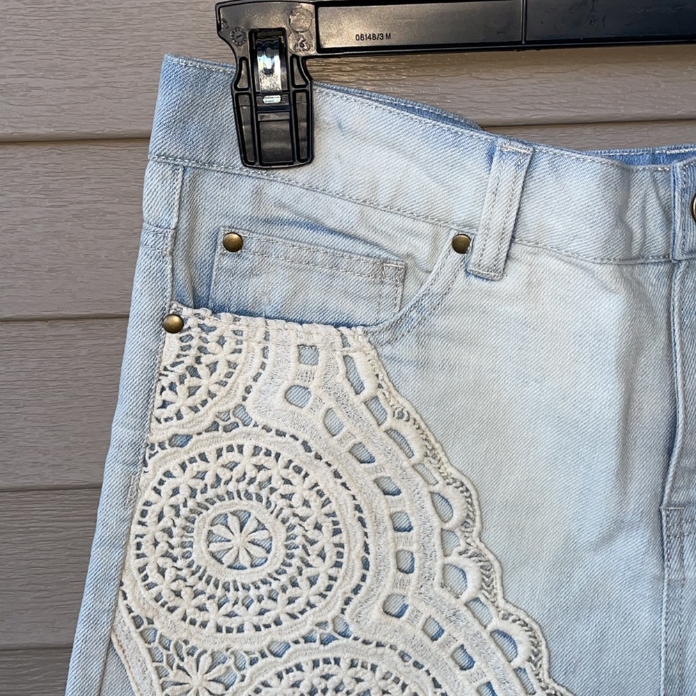 Design Lab Shorts - Picture 3 of 4